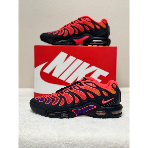 Nike Air Max Plus Black and Red Athletic Shoes - Picture 7 of 9